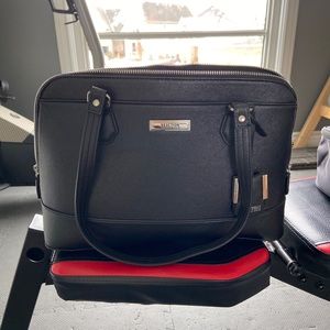 Kenneth Cole handbag: 3/25💕